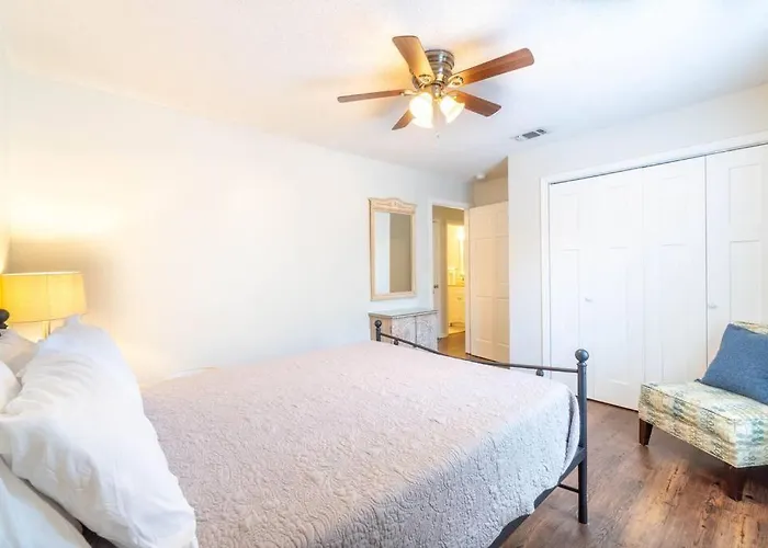 Holiday home Foxden, Walk To Downtown Festivals And Events!