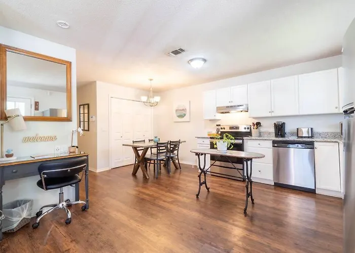 Foxden, Walk To Downtown Festivals And Events!