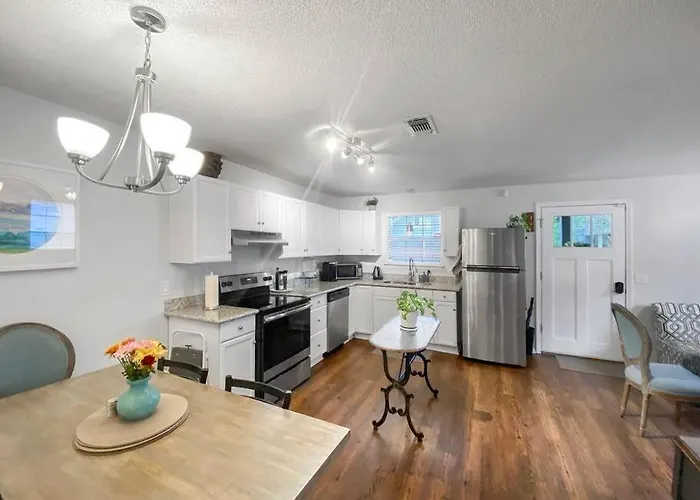 Holiday home Foxden, Walk To Downtown Festivals And Events! Pensacola