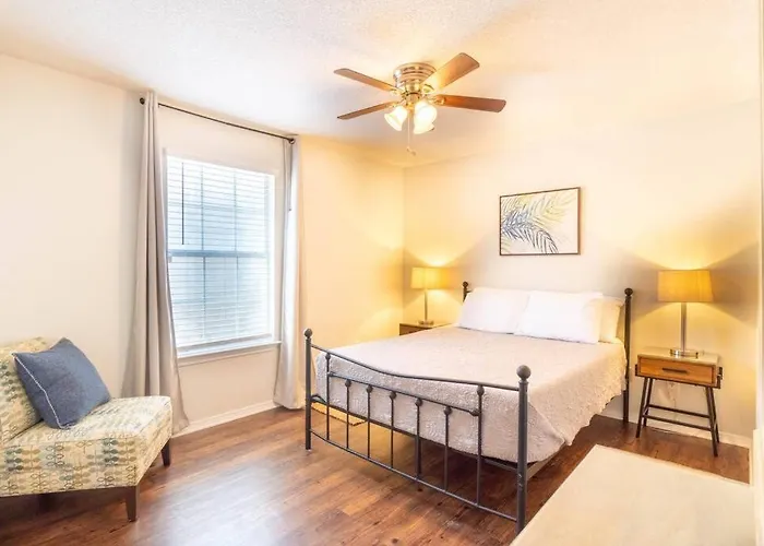 Foxden, Walk To Downtown Festivals And Events! Pensacola