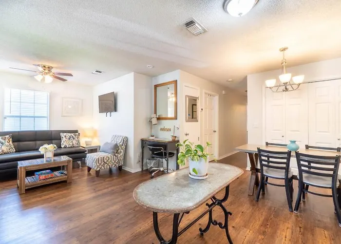 Foxden, Walk To Downtown Festivals And Events!