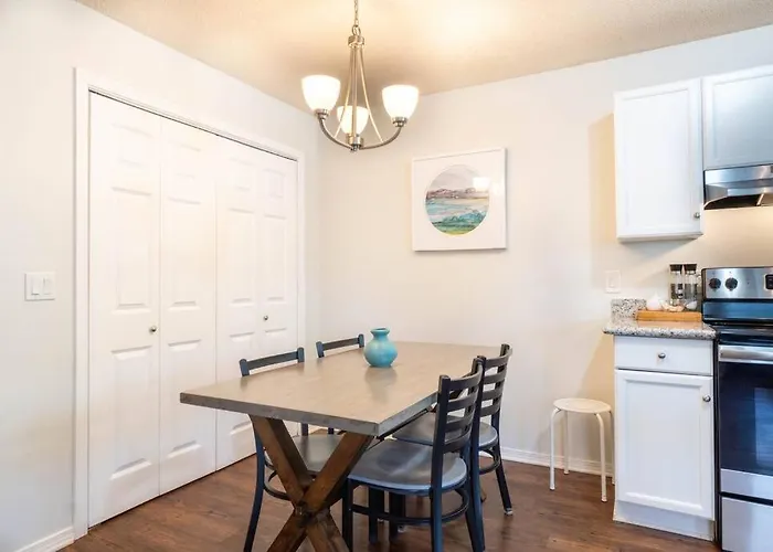Holiday home Foxden, Walk To Downtown Festivals And Events!