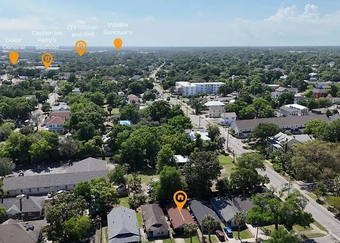 Foxden, Walk To Downtown Festivals And Events! Holiday home Pensacola