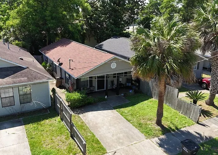Foxden, Walk To Downtown Festivals And Events! Holiday home *